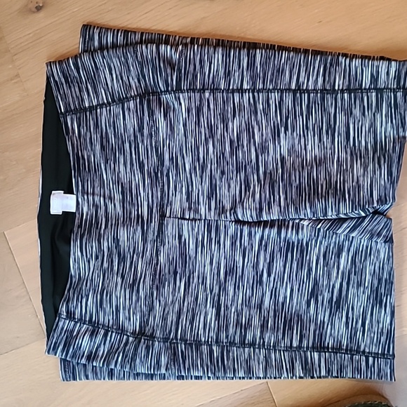 Chicos Zenergy Space Dye Ankle Leggings - Picture 4 of 5